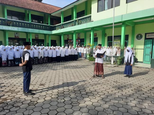 MTsN 7 Kebumen Gelar Peringatan Hari Santri Nasional dan Maulid Nabi Muhammad saw